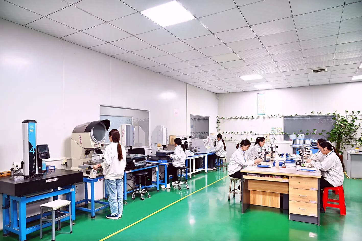 Quality control lab with optical measurement stations