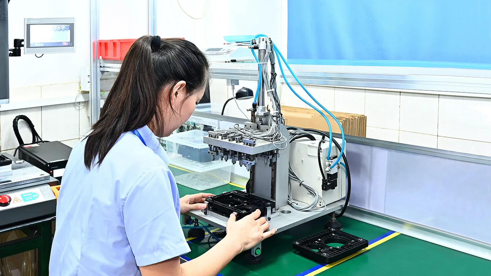 Technician running a leak-proofness test after thermal cycling